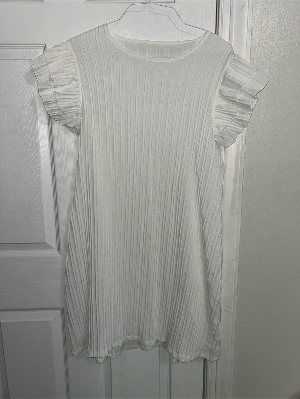 Elegant White Pleated Midi Dress with Ruffle Sleeves